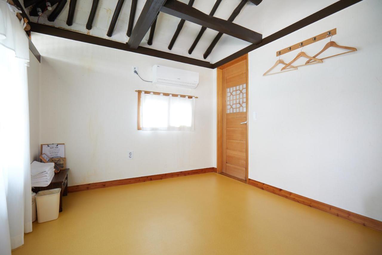 Bonghwangjae Hanok Guesthouse Gongju ภายนอก รูปภาพ